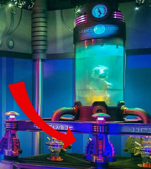 Mirror underneath the alien in Stitch's Great Escape teleport tube