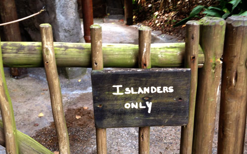 safarivillage_islanders_gate