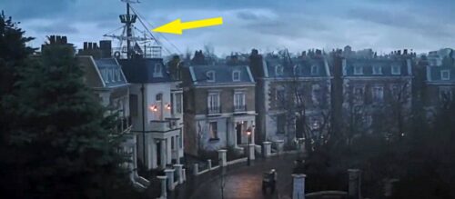 Mary Poppins weathervane appears in the distance in Mary Poppins Returns, on top of Admiral Boom's house