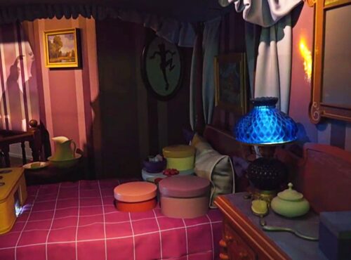 Wendy's bed in the Peter Pan's Flight interactive queue