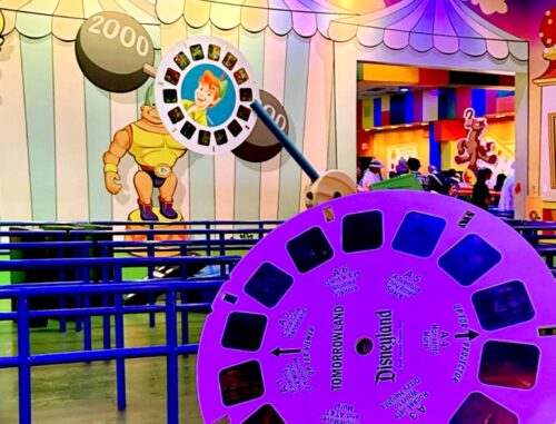 Giant View-Master reels in Toy Story Mania queue